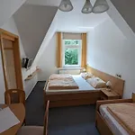 Steinerne Renne Garni