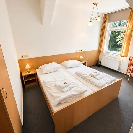 Waldgasthaus & Steinerne Renne 3*